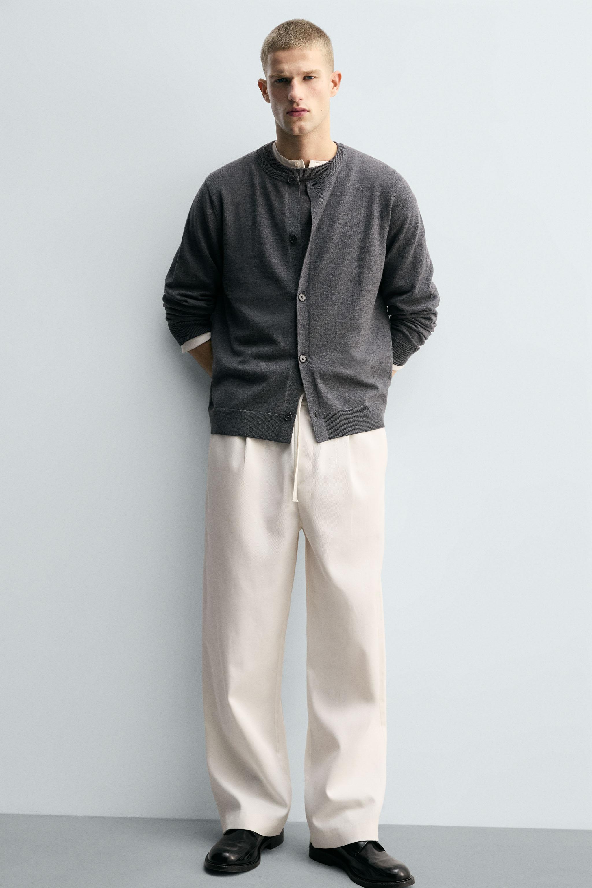 TEXTURED PLEATED PANTS